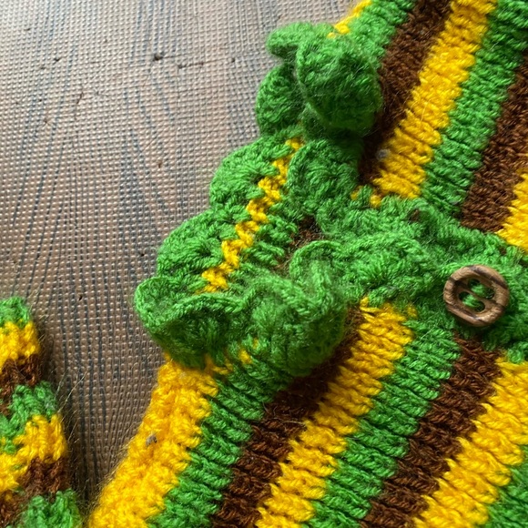 🌸3/$10 🌸 handmade crochet Cardigan - Picture 3 of 3